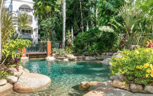 Poolside Apt In Alamanda Beachfront Resort 55