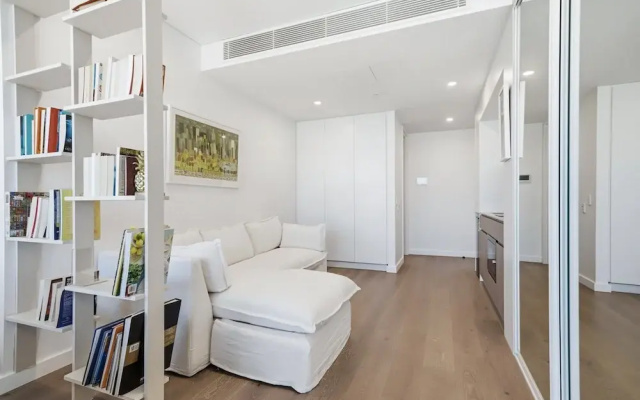 Coastal Apartment With Rooftop Pool