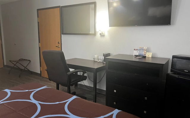 Super 8 Cleveland Tx