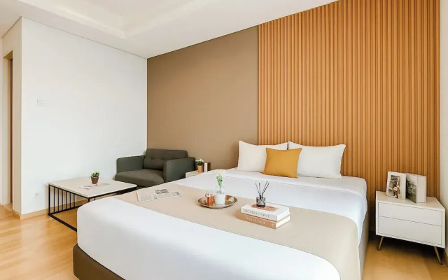 Elegant And Homey Studio At Apartment Capitol Suites