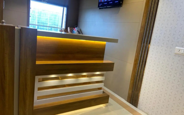 Hotel Bkc Crown - Near Trade Centre