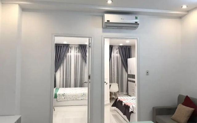 Smiley Apartment 8
