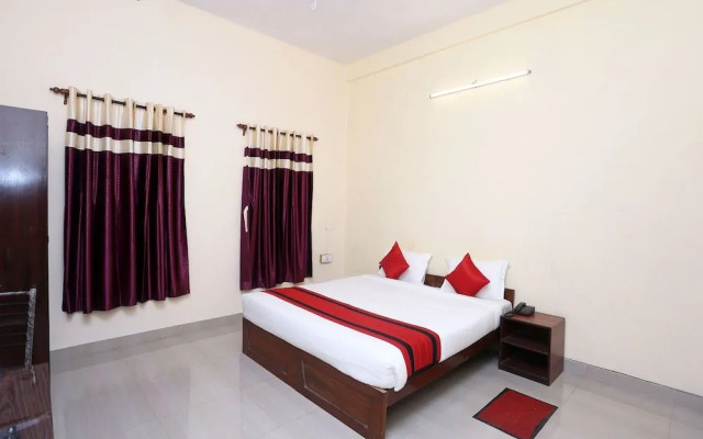 OYO 9001 Hotel East West