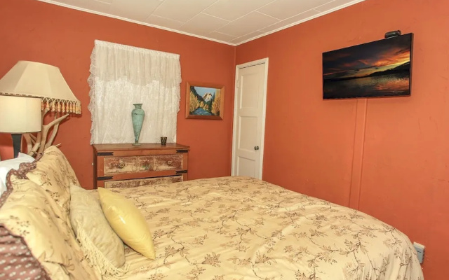 A Sweet Pine Cabin - 3Br/1BA/WiFi/Roku/Netflix