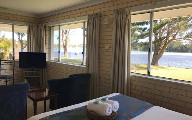 Edgewater Motel