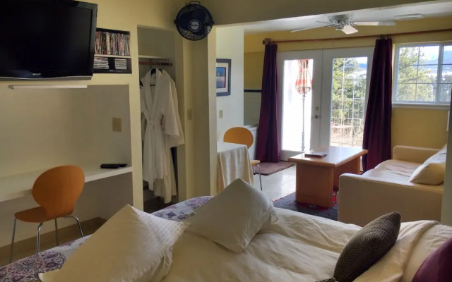 Pikes Peak Paradise Bed and Breakfast