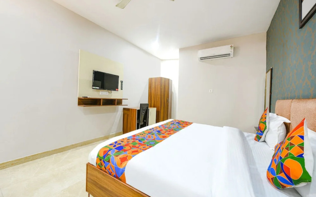 Fabhotel Moon Lite