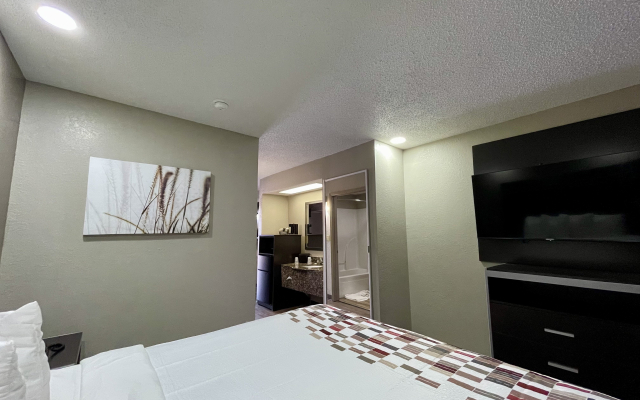 Red Roof Inn & Suites Jackson - Richland