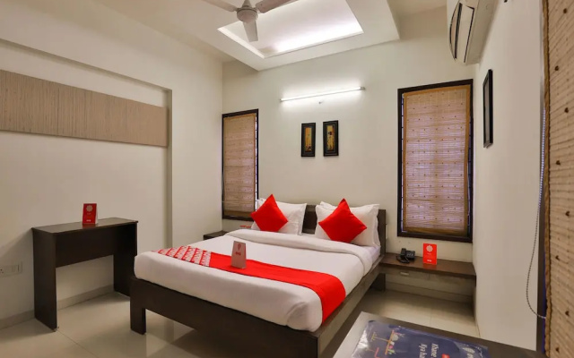 OYO 15508 Shreeji Sangeet Apartments