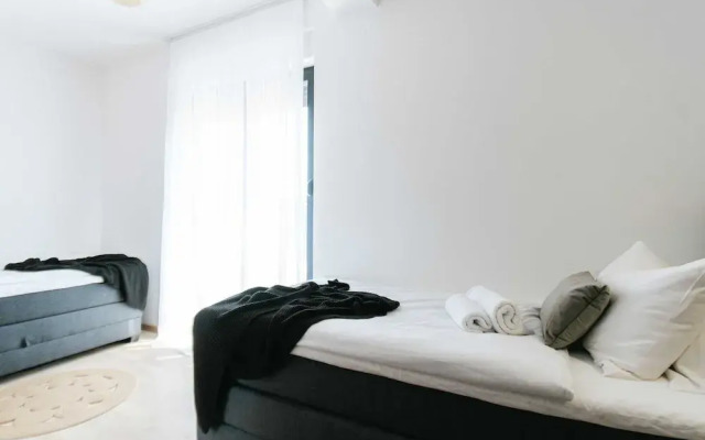 Villa La Ze - Three Bedroom Villa With Swimming Pool