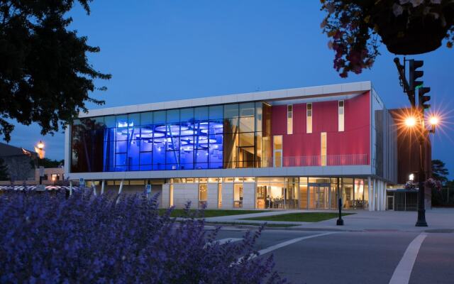 The Hotel At Oberlin вид на фасад