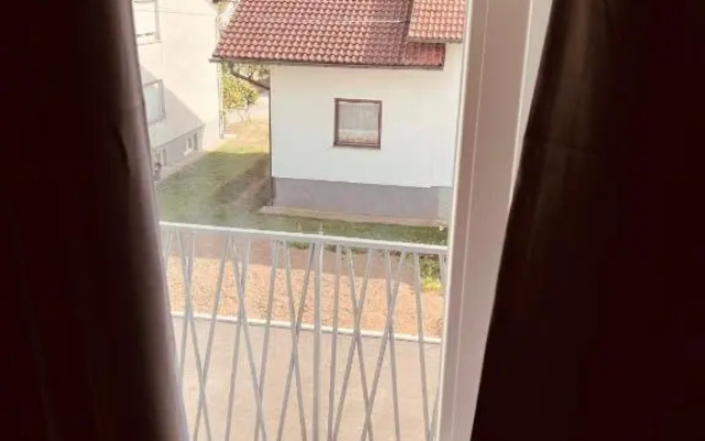 PJ Hotel Cerklje - 5min to Airport - Free Parking
