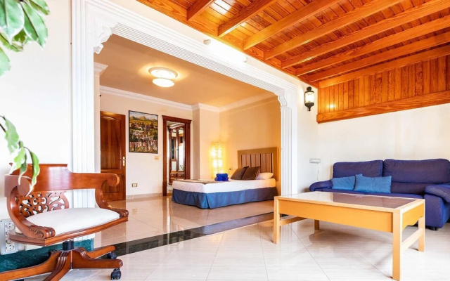 Penthouse Reducto Beach