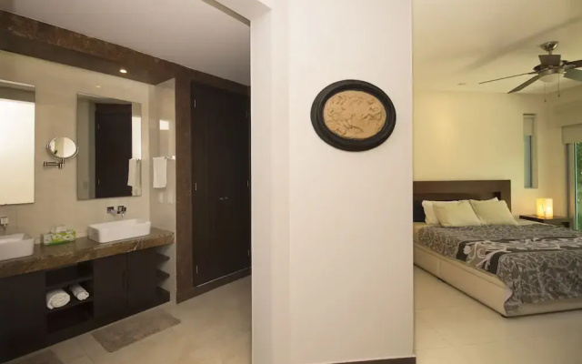 Downtown Apartment Oasis 12