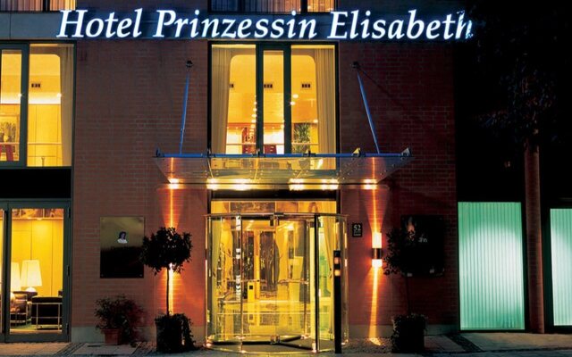 Отель Living Hotel Prinzessin Elisabeth by Derag Германия, Мюнхен - 1 отзыв об отеле, цены и фото номеров - забронировать отель Living Hotel Prinzessin Elisabeth by Derag онлайн вид на фасад