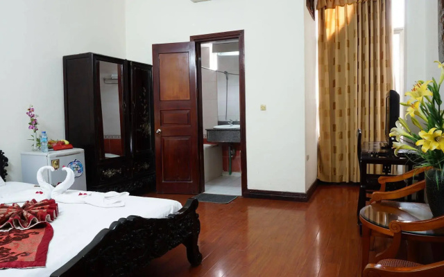 Hanoi Golden Moon Guesthouse