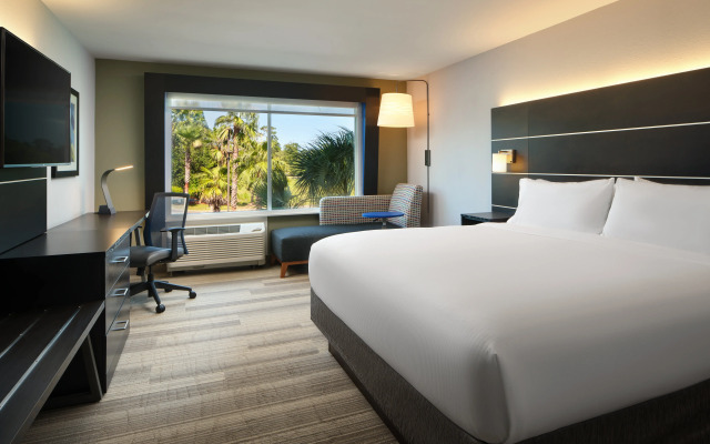 Holiday Inn Express & Suites Brunswick by IHG
