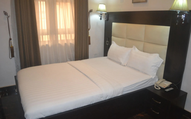 Mac Dove Lounge & Suites ltd