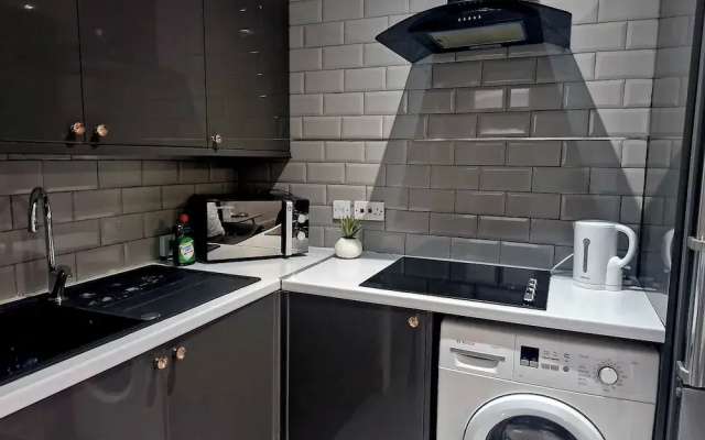 Seaside Escape - Sleeps 4 - Pets Ok - Free Parking