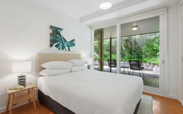 Spacious Coastal 4-bed Steps From the Sand