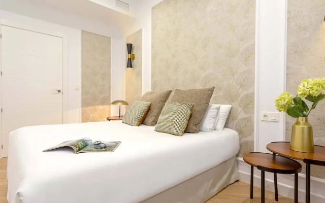 Exclusive Apartment in City Center. Capiteles