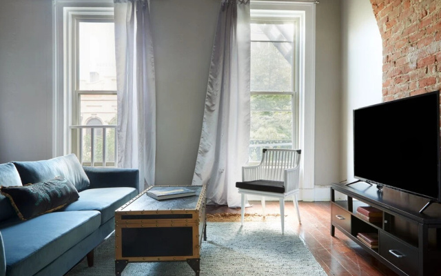 Charming Central Business District Studios by Sonder