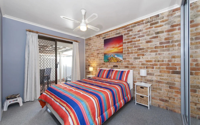 Shoreline Drive, Duplex 01,39, Little Pearl