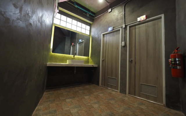 Luck-Yimm Hostel - Adults Only