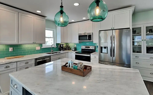 Salty Seahorse by Topsail Realty