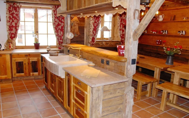 Cosy Chalet in Champagny-en-vanoise Near Ski Area