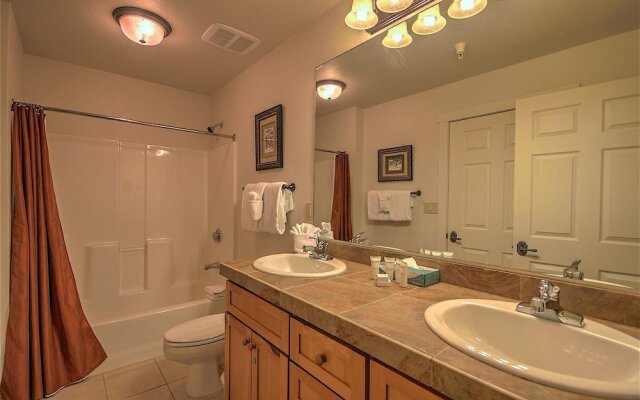 Luxury 3 Bedroom Townhouse next to Keystone Lake, Free Shuttle, Hot Tub and Sauna