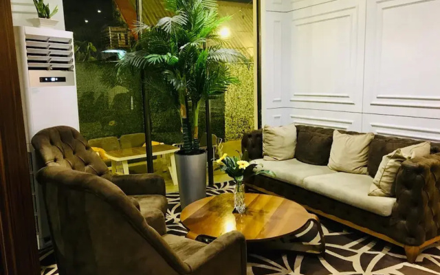 T E L E By Summerset Continental Hotel
