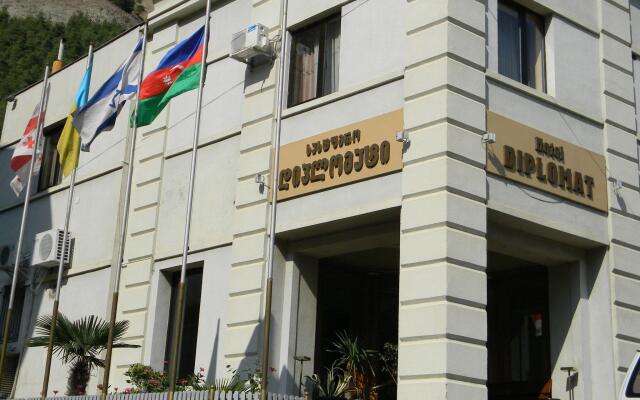 Отель Дипломат вид на фасад
