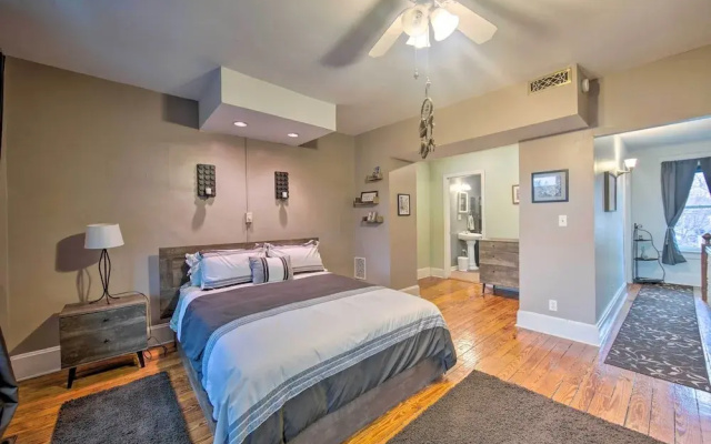 Harrisburg Retreat w/ Deck, Balcony & Grill!