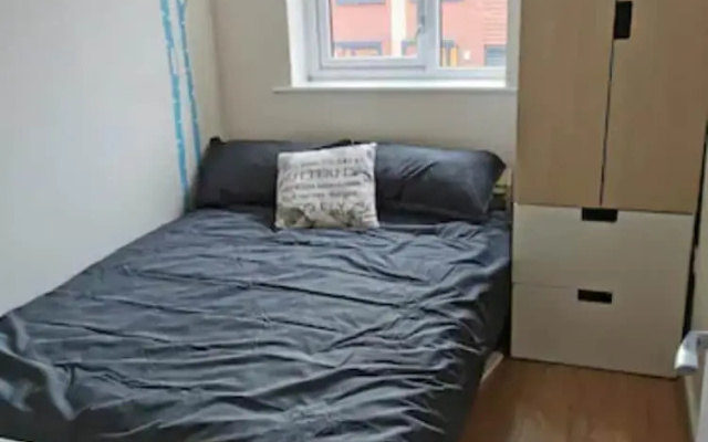 Entire 3 Bedroom House Manchester Free Parking