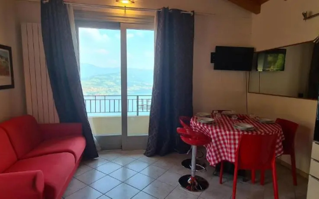 Residence Sirene alloggio Paola con vista lago e piscina comune