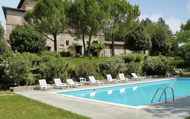 Scenic apartment in Mantignana with shared pool