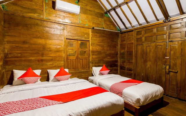 Roemah Gladak Kebon Sidoluhur by Oyo Rooms