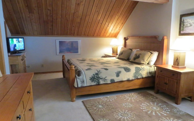 The Wood Creek Lodge by Crested Butte Lodging