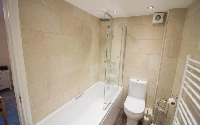 Beautiful & Private Apartment Seconds From Beach