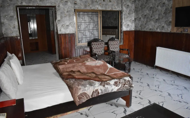 Al-Qamar Hotel Murree