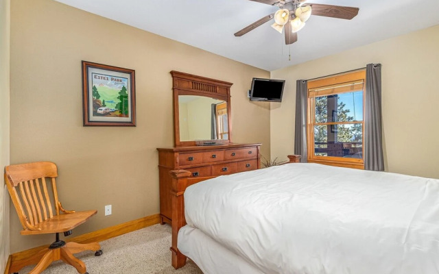 Hallett Peak 101 2 Bedroom Condo by RedAwning