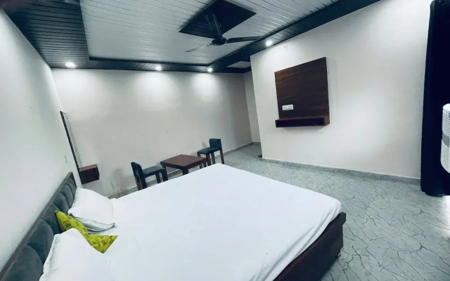 Ayodhya Dham Hotel By GRB