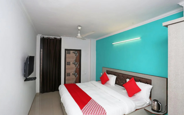 Acclaim By OYO Rooms