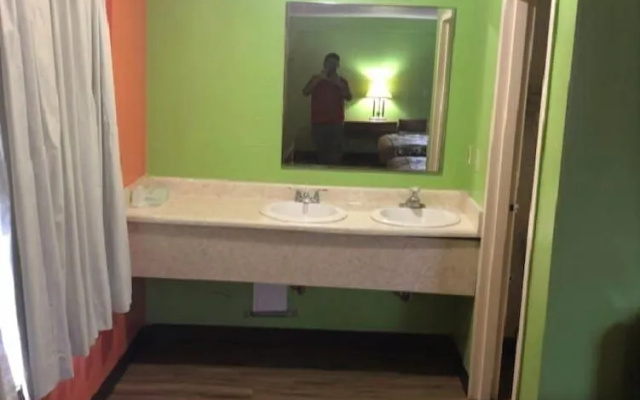 Red Roof Inn Radcliff - Fort Knox