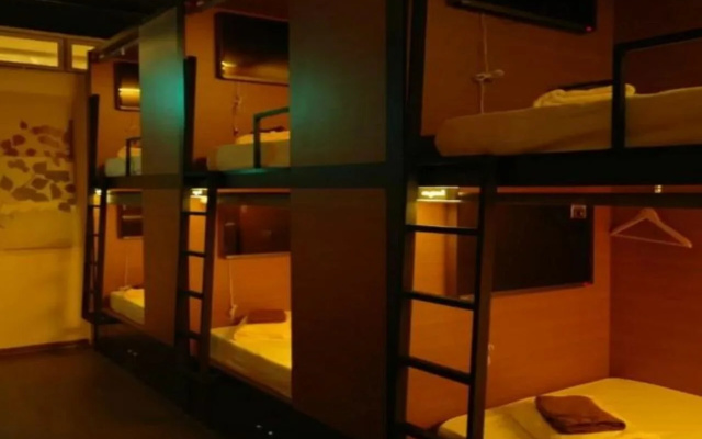 Chic Capsule Otel