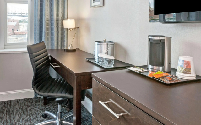 Wyndham Garden Long Island City Manhattan View Hotel