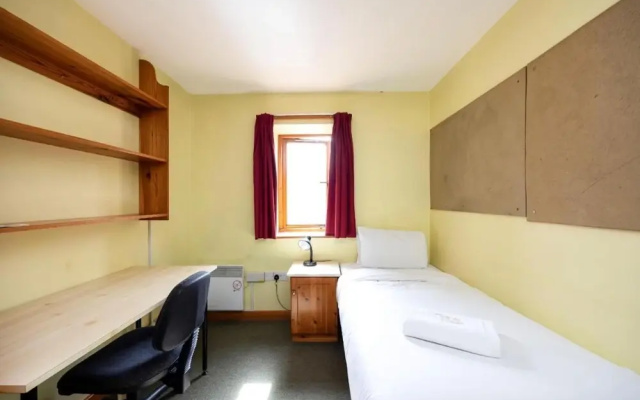 Comfortable rooms at Crescent Hall-OXFORD - Campus Accommodation