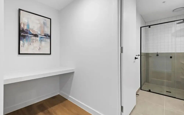 Modern Apartment on Burgundy Precinct & Parklands