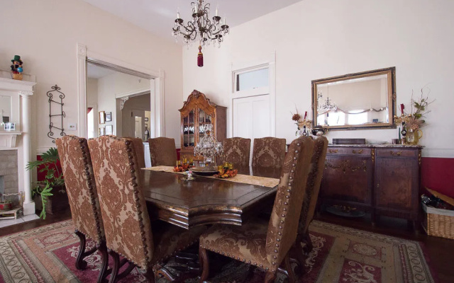Munzesheimer Manor Bed & Breakfast
